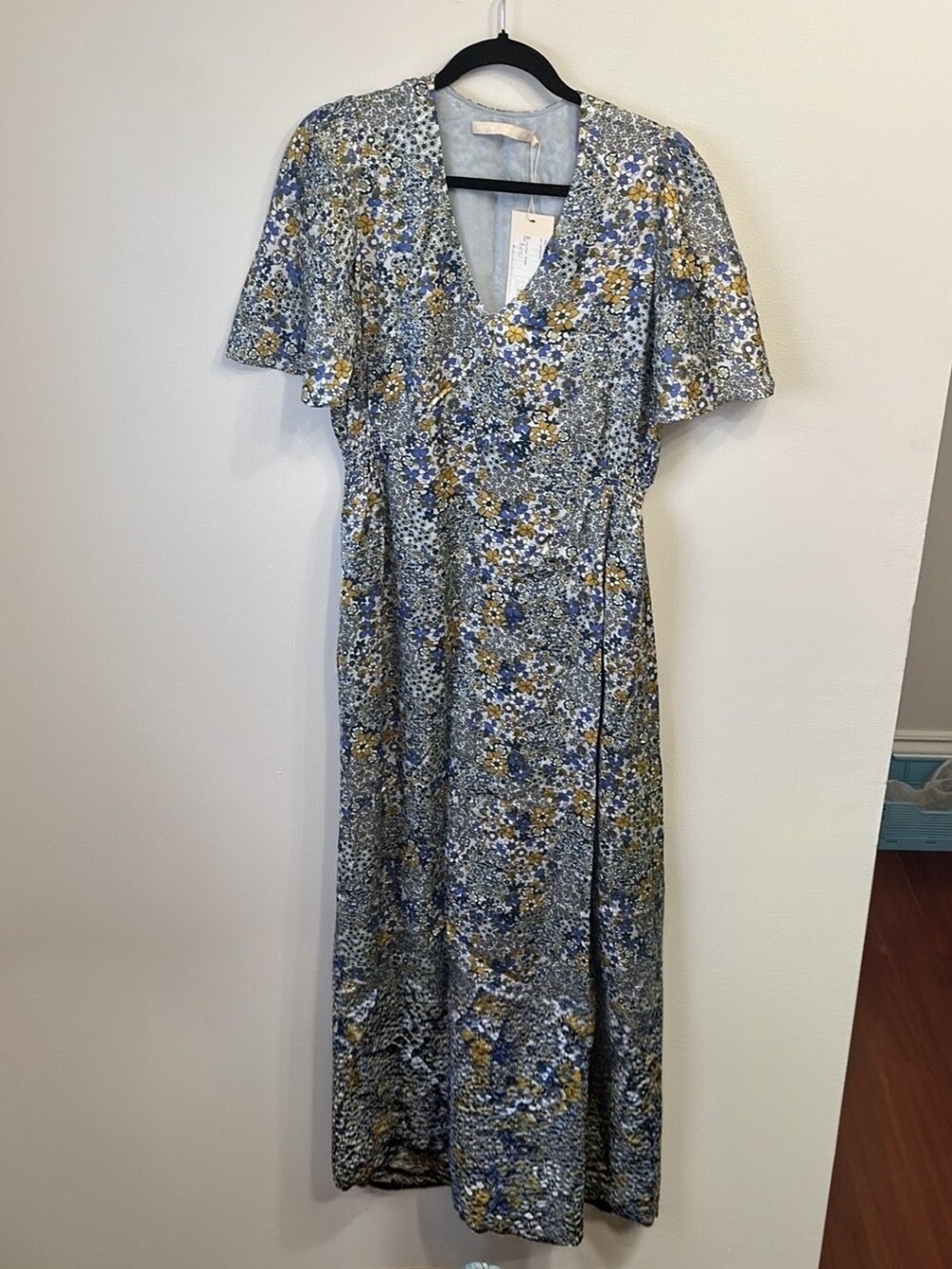 Beautiful satiny floral dress - Karen by Simonsen